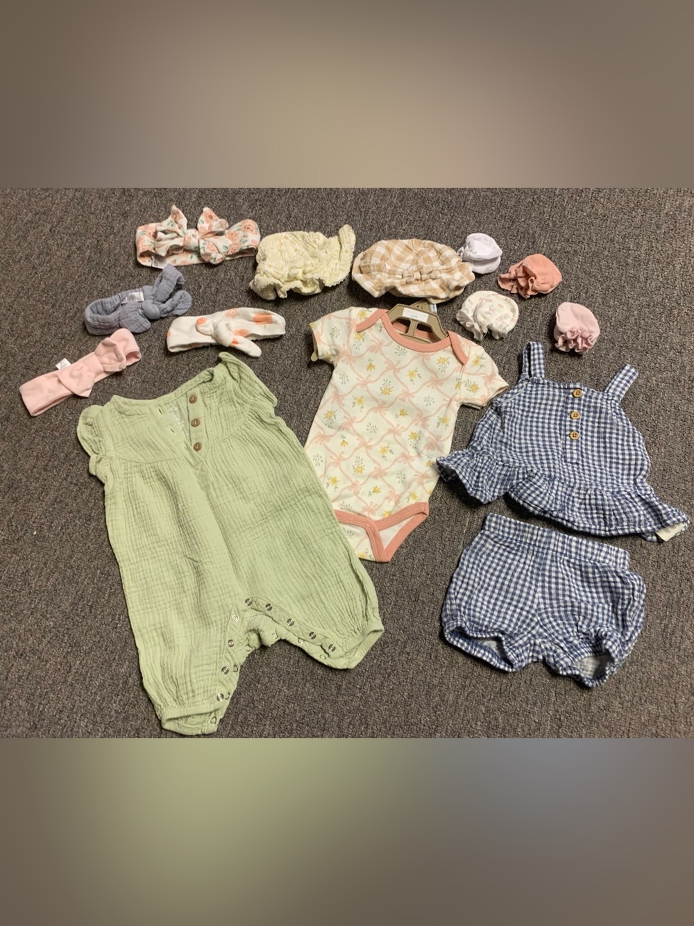 Baby Girl Summer Bundle
Size 0-3 months
NEW - Like new condition